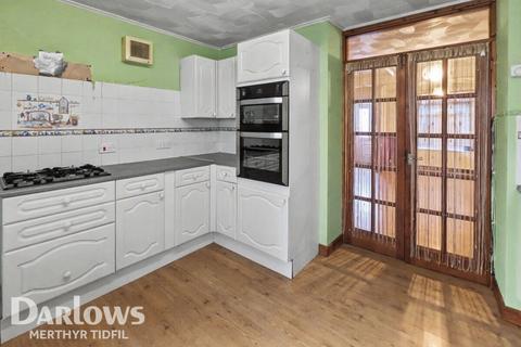 2 bed property, in Bridge Street, £100,000
