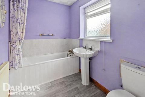 2 bed property, in Bridge Street, £100,000