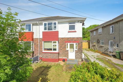 2 bed property, in Horn Lane, £150,000