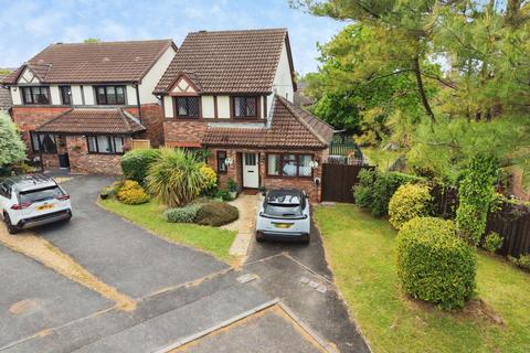 3 bed property, in Heol Penycae, £325,000