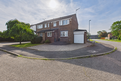 3 bed property, in Austen Place, £400,000