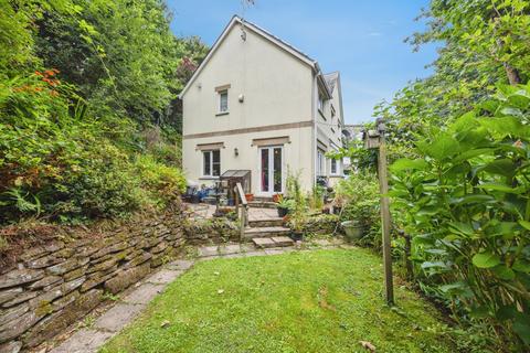 5 bed property, in Orchard Grove, £328,000