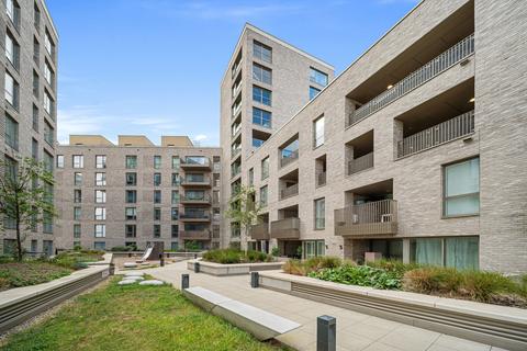 3 bed property, in London SE10, £650,000
