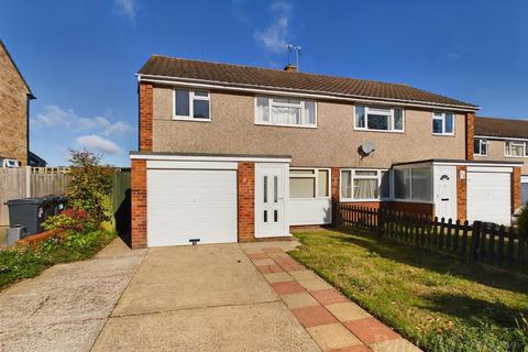 3 bed property, in Greville Avenue, £465,000