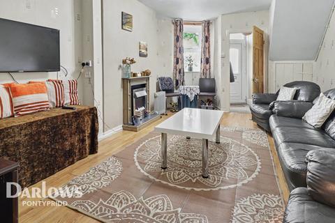 2 bed property, in Albert Road, £130,000