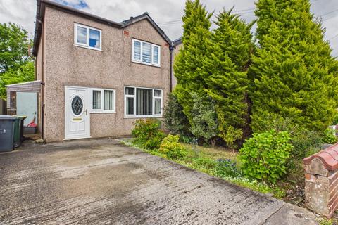 3 bed property, in Parkfield Drive, £245,000