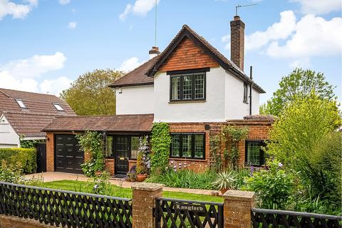 4 bed property, in Jefferies Road, £1,100,000