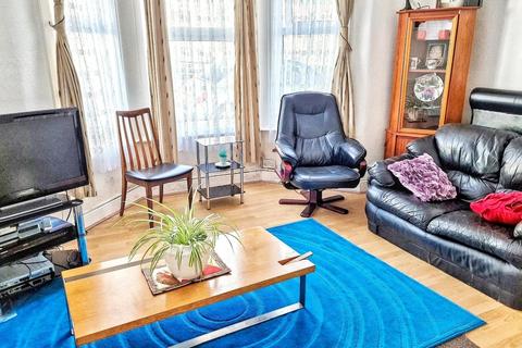 1 bed property, in Cotehele Avenue, £117,500