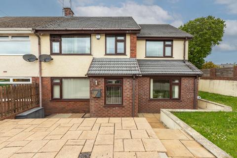 5 bed property, in Pant Y Dwr, £375,000