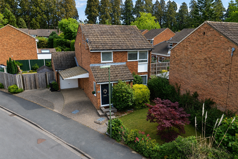 3 bed property, in Inglewood Avenue, £500,000