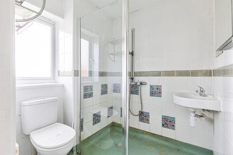 4 bed property, in Castlefields Close, £230,000