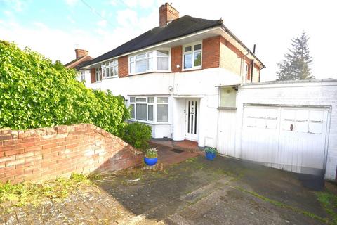 3 bed property, in Charlton Road, £765,000