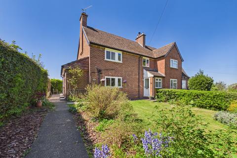 3 bed property, in Pound Bank, £325,000