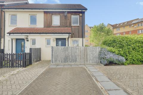 2 bed property, in Montgomery Drive, £300,000