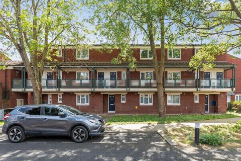 1 bed property, in Victoria Crescent, £220,000