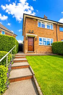 2 bed property, in Pinner Grove, £160,000