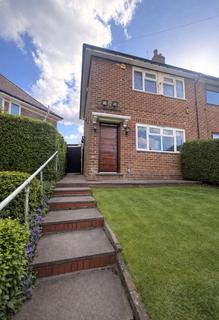 2 bed property, in Pinner Grove, £160,000
