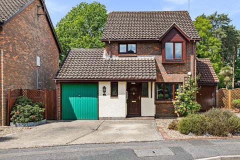 3 bed property, in Briars Wood, £500,000