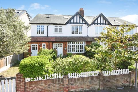 4 bed property, in Hill Road, £700,000
