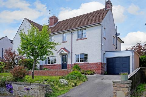 4 bed property, in King Ecgbert Road, £575,000