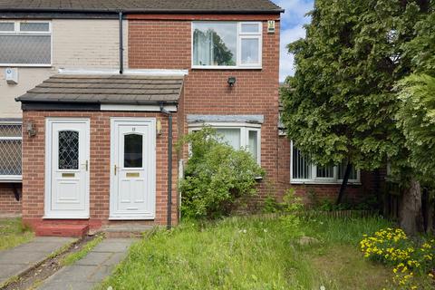 2 bed property, in Rosslyn Mews, £100,000