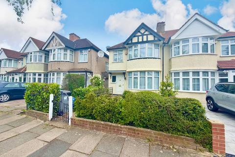 3 bed property, in Princes Avenue, £600,000