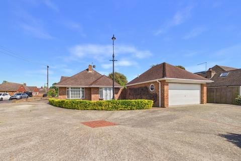 2 bed property, in Ashcroft Close, £600,000