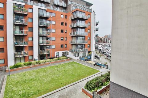 2 bed property, in The Blake Buildings, £180,000