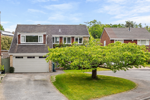 4 bed property, in Selwyn Close, £700,000
