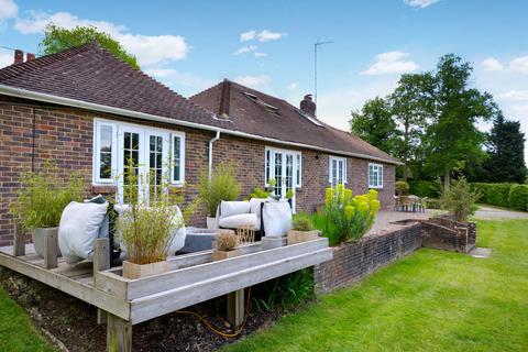 3 bed property, in Bonfire Hill, £800,000