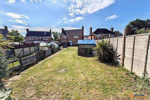 3 bed property, in Luddington Road, £190,000