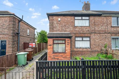 3 bed property, in Wood Street, £135,000