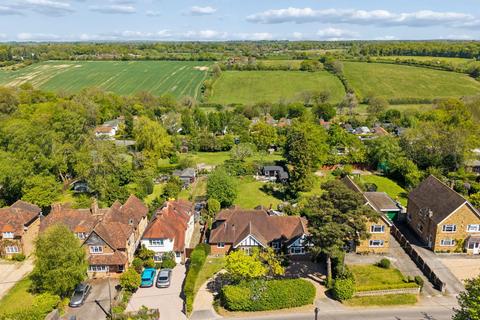 5 bed property, in Chartridge Lane, £995,000