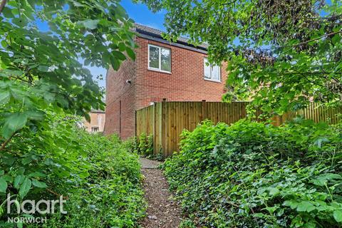 3 bed property, in Dogwood Road, £220,000