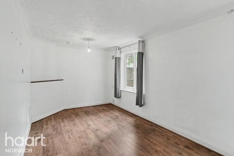 3 bed property, in Dogwood Road, £210,000