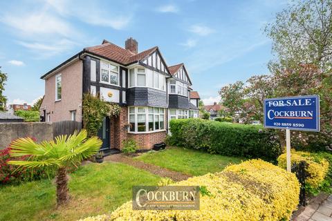 3 bed property, in Westdean Avenue, £575,000