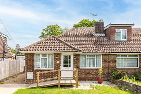 3 bed property, in Dale Avenue, £475,000