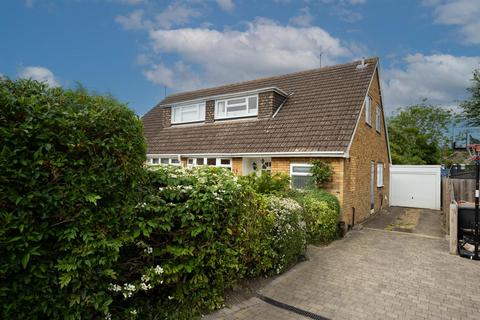 3 bed property, in Chiltern Road, £400,000