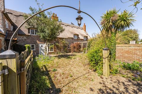 4 bed property, in Walcott Road, £675,000