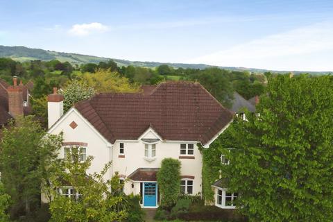 5 bed property, in Lethbridge Park, £800,000
