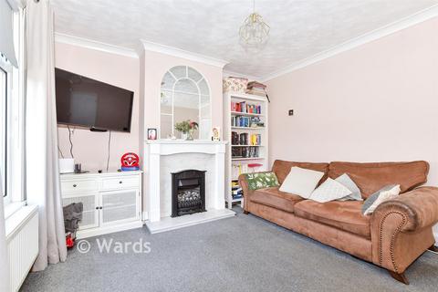 3 bed property, in Springfield Road, £300,000