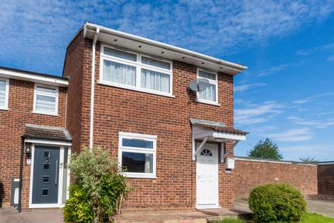 3 bed property, in Cherry Garden Lane, £350,000