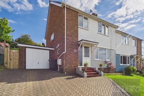 3 bed property, in Austen Way, £300,000