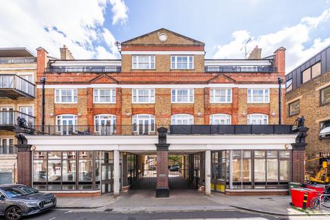 2 bed property, in 22-24 Bromells Road, £575,000