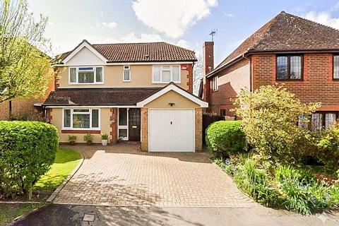 4 bed property, in Everglades Avenue, £525,000