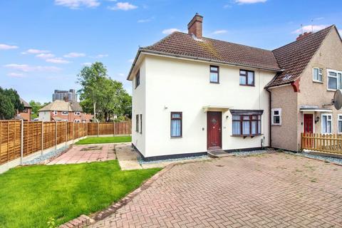 3 bed property, in Penn Road, £375,000