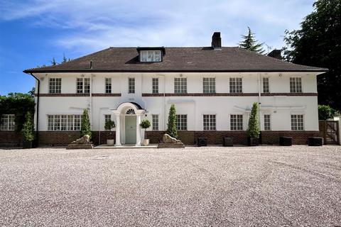 5 bed property, in The Warren, £2,595,000