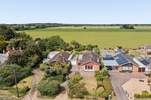 3 bed property, in Broom Road, £575,000
