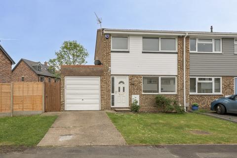 3 bed property, in Brookmead, £375,000