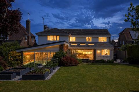 5 bed property, in Beckworth Close, £1,250,000